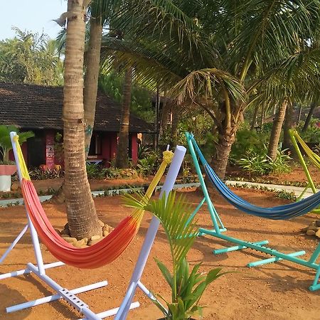 The Yuppi Hippi Hideout Anjuna Exterior foto