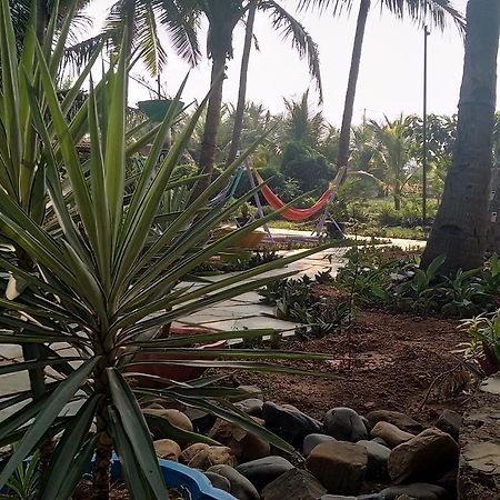 The Yuppi Hippi Hideout Anjuna Exterior foto