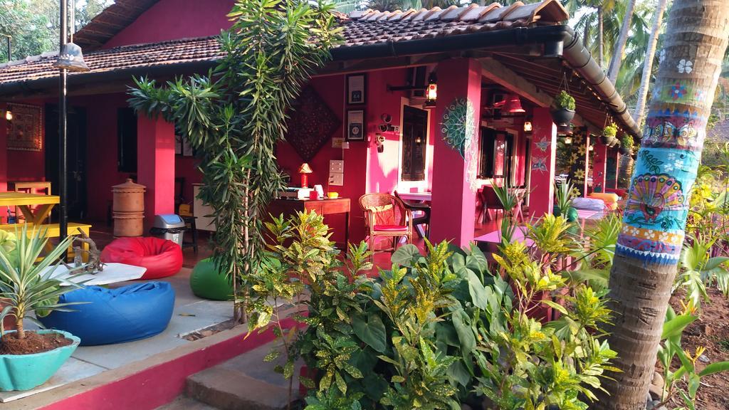 The Yuppi Hippi Hideout Anjuna Exterior foto