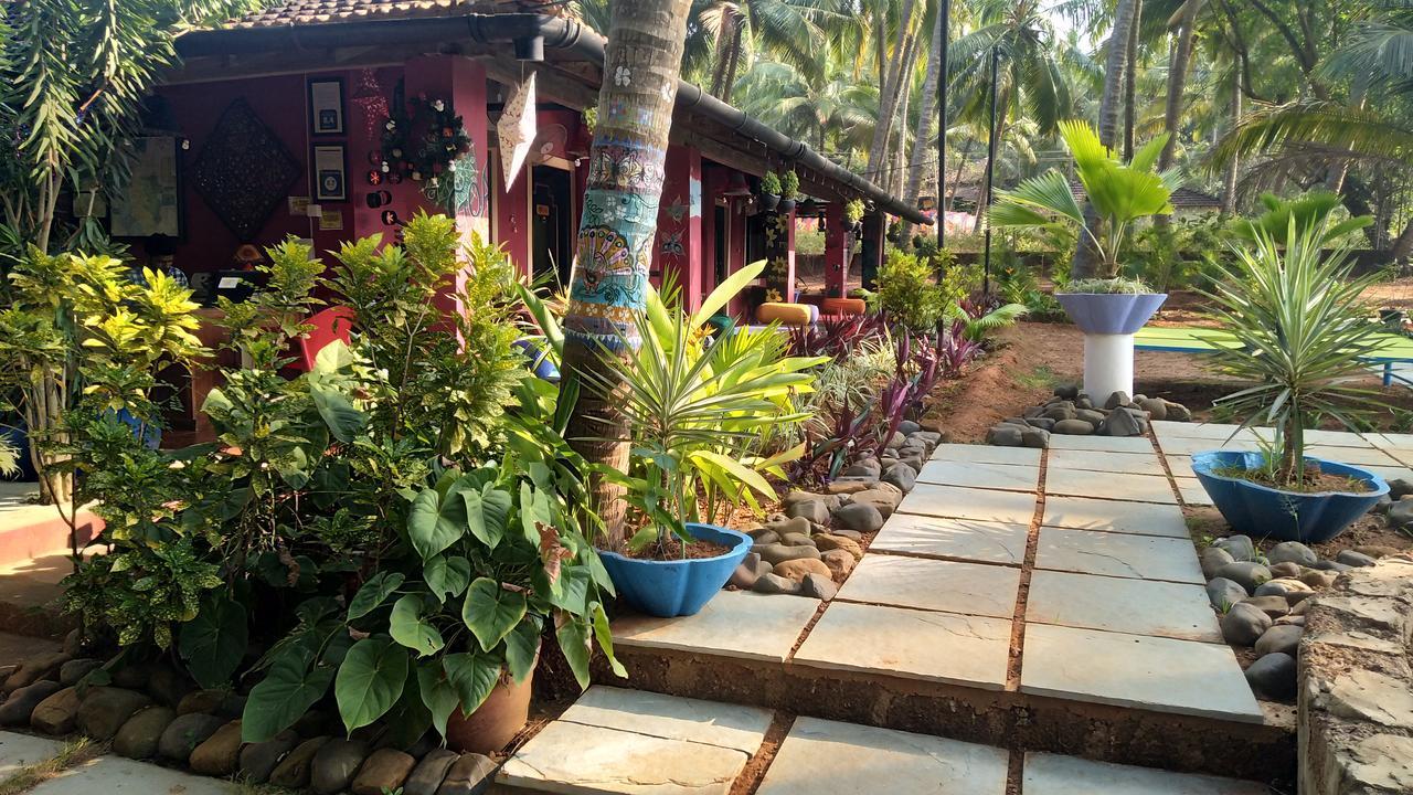 The Yuppi Hippi Hideout Anjuna Exterior foto